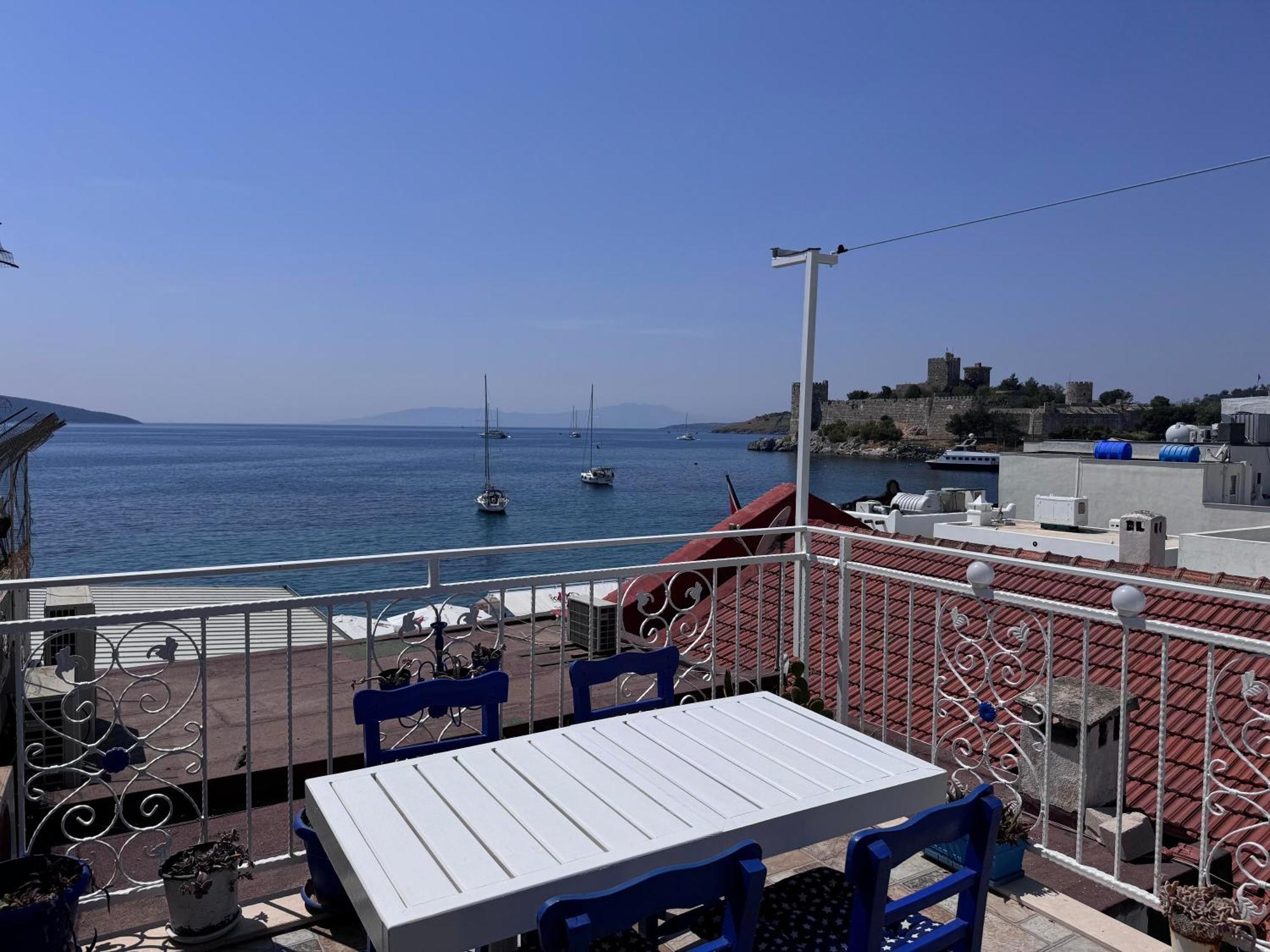 White And Blue Bodrum Exterior foto